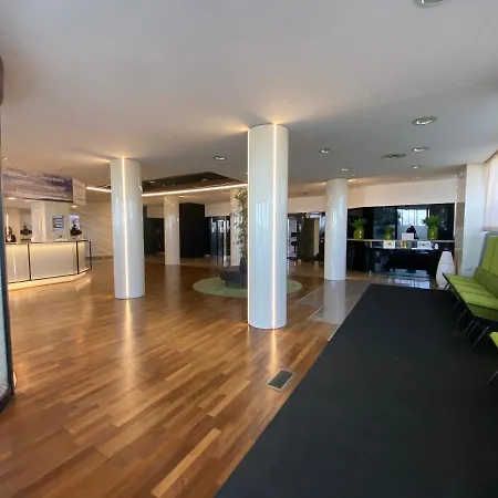 Barion & Congressi 4* בארי